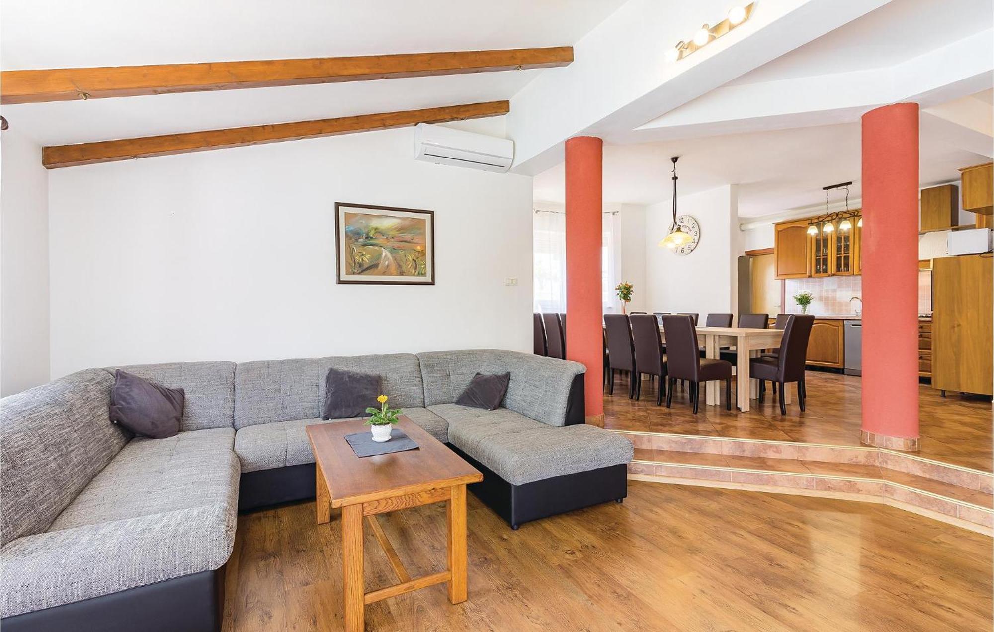 8 Bedroom Awesome Home In Pula Exterior photo