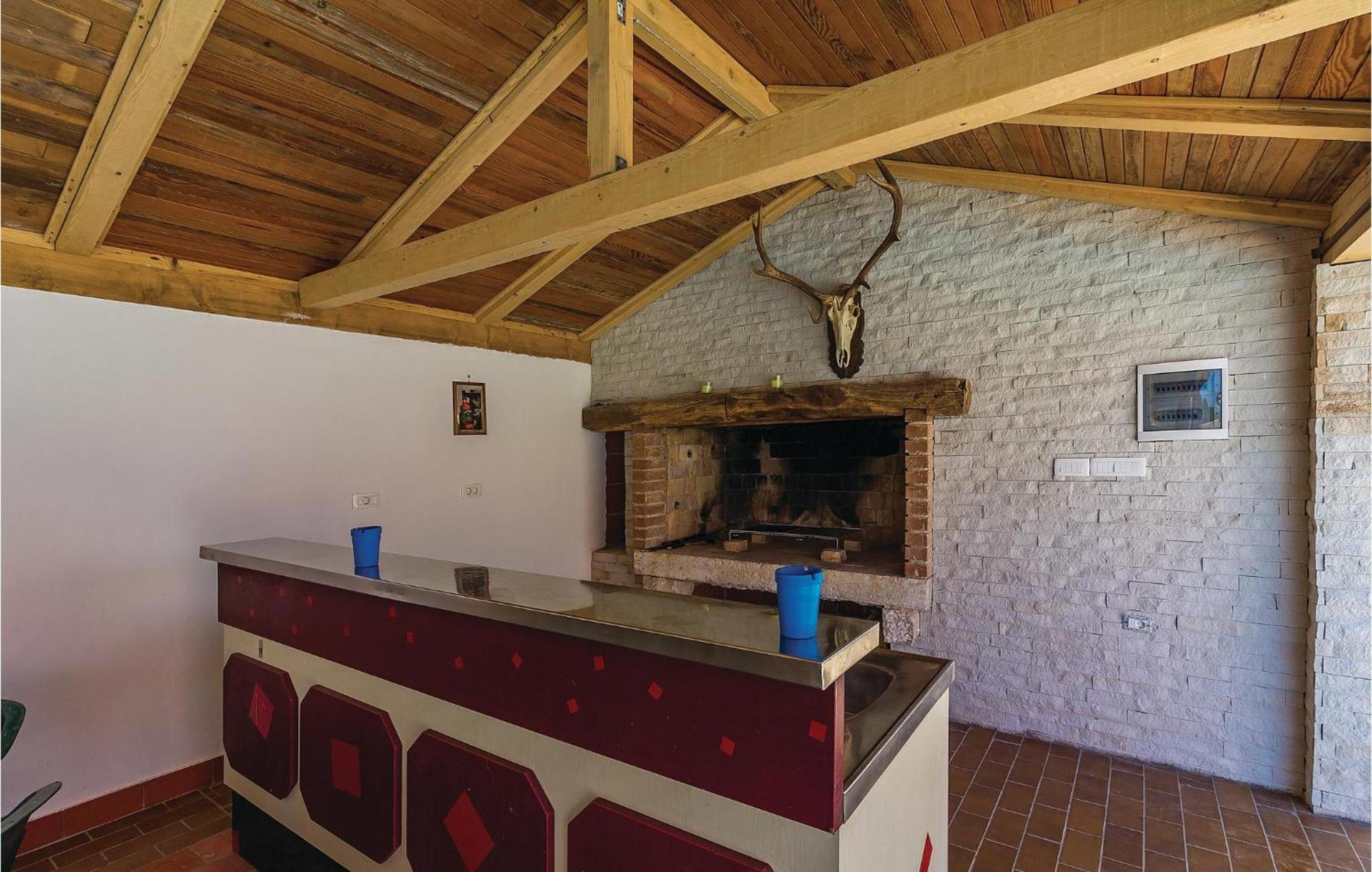 8 Bedroom Awesome Home In Pula Exterior photo