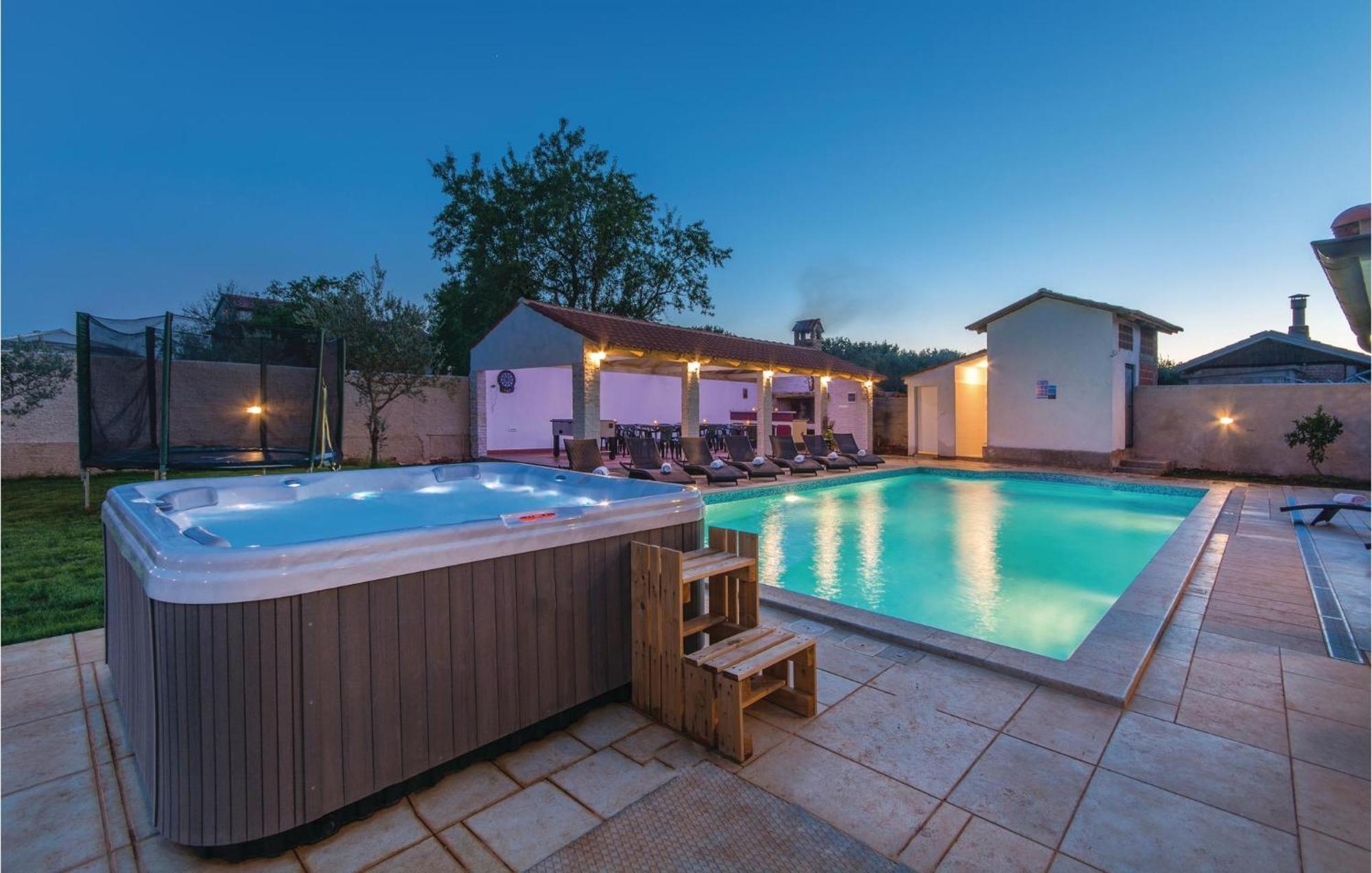 8 Bedroom Awesome Home In Pula Exterior photo