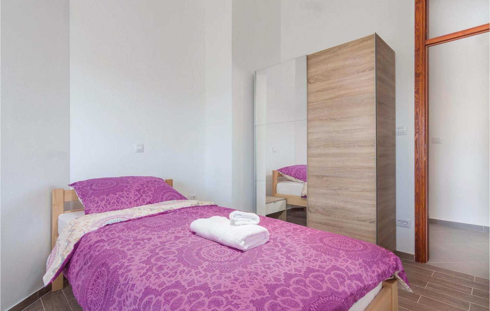 8 Bedroom Awesome Home In Pula Exterior photo