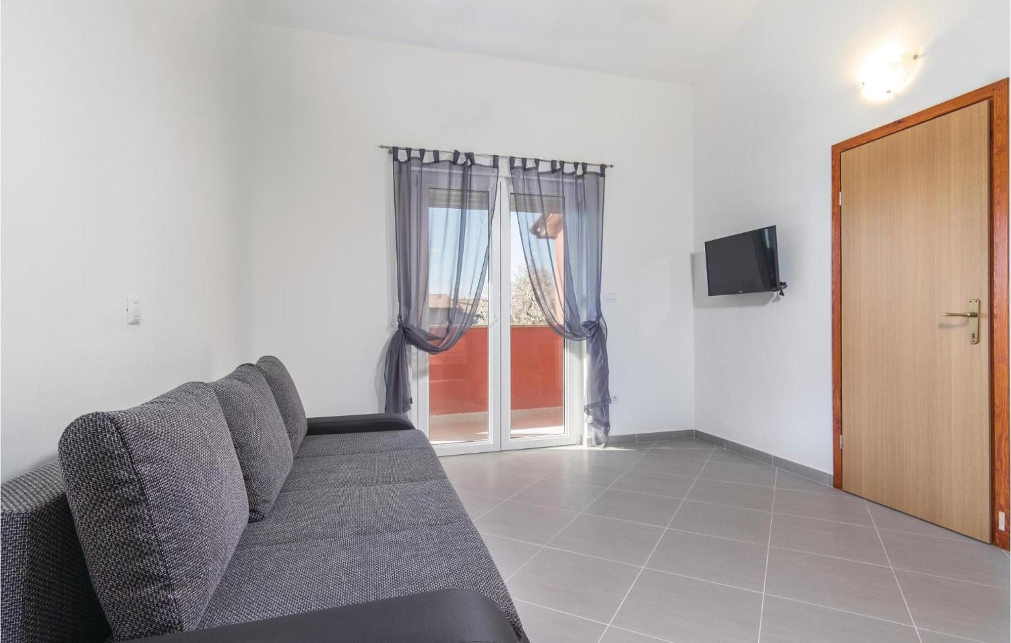 8 Bedroom Awesome Home In Pula Exterior photo
